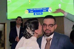 当欧冠决赛和你的婚礼时间冲突...